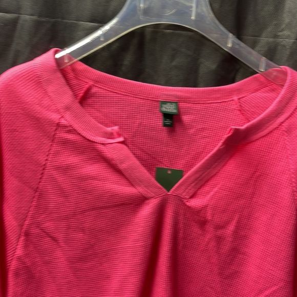 Wild fable v neck crew crop shirt - Picture 3 of 8